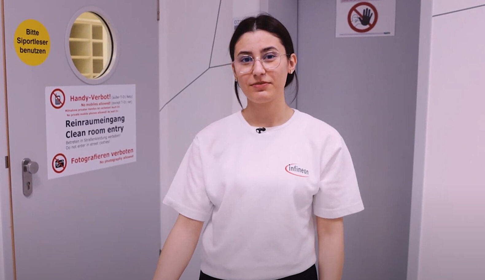 Im Video erzählt Esma von ihren Aufgaben in der Ausbildung zur Mikrotechnologin.