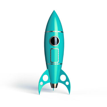 Eine mintgrüne Spielzeug-Rakete steht auf dem Boden