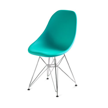 Ein mintgrüner Stuhl mit verchromten, silbernen Beinen